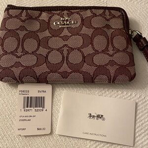 🦩Coach Signature Plum burgundy Wristlet🦩